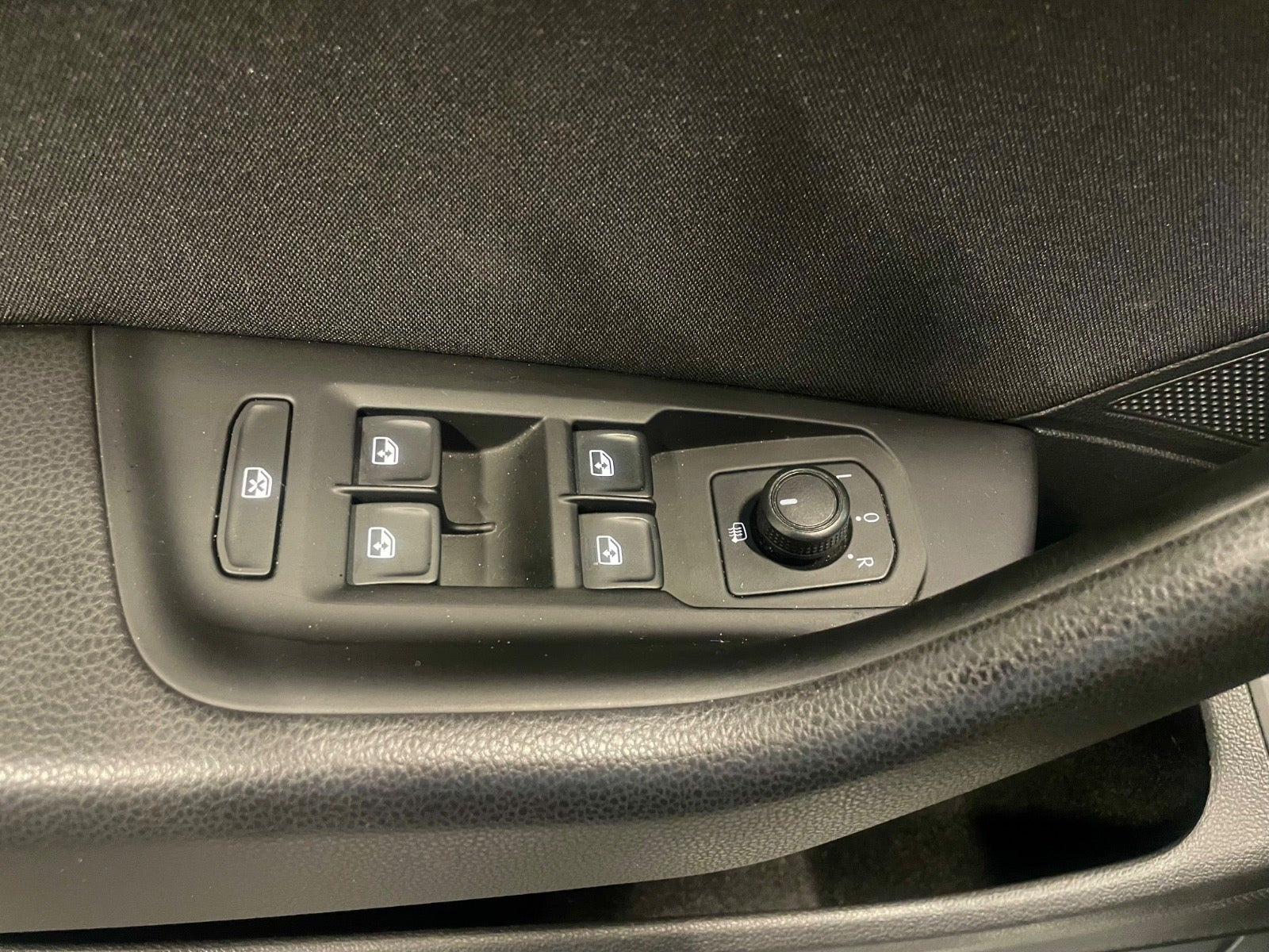 Sølv VW Passat fra 2019
