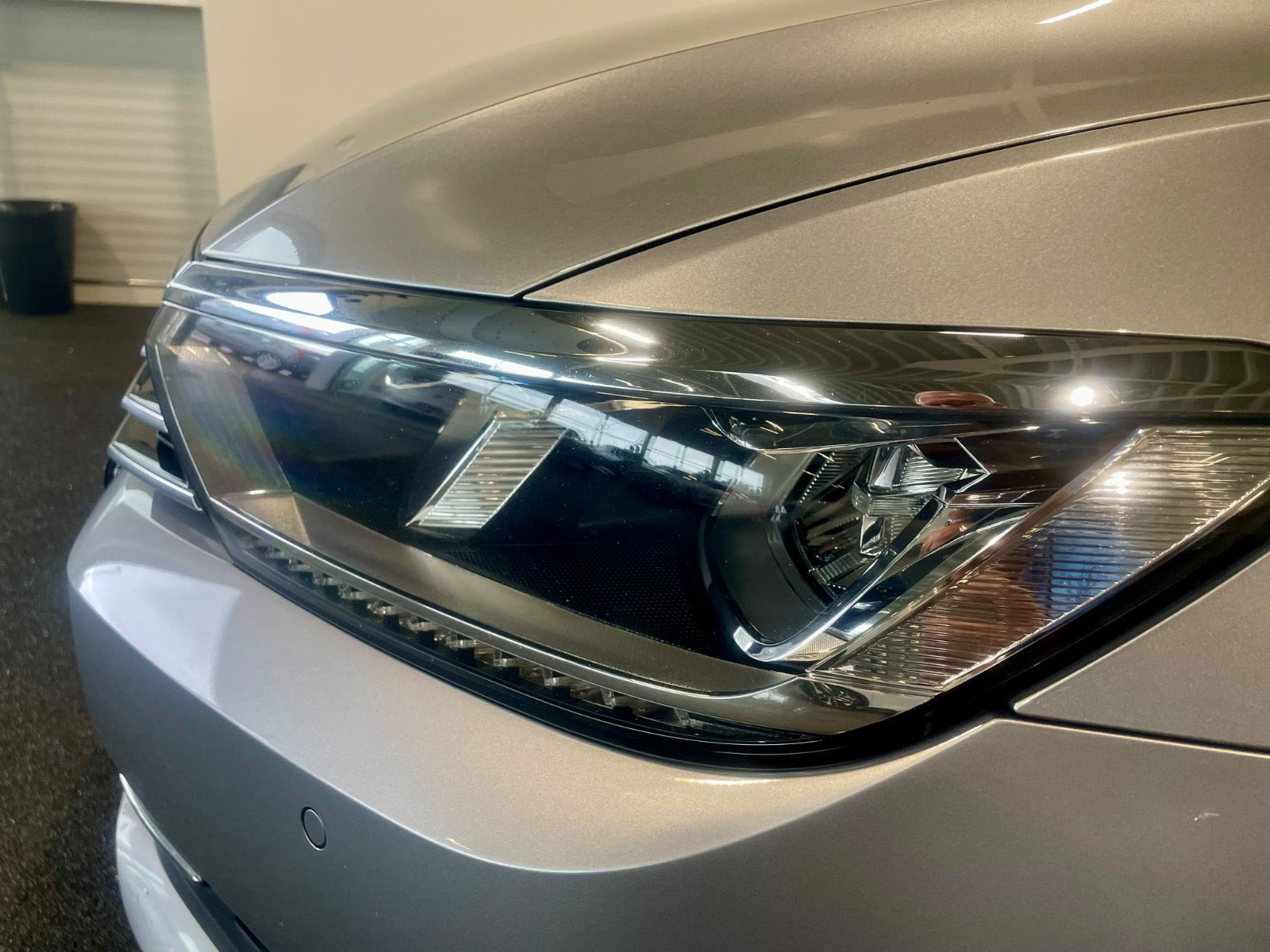 Sølv VW Passat fra 2019