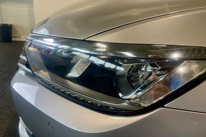 Sølv VW Passat fra 2019