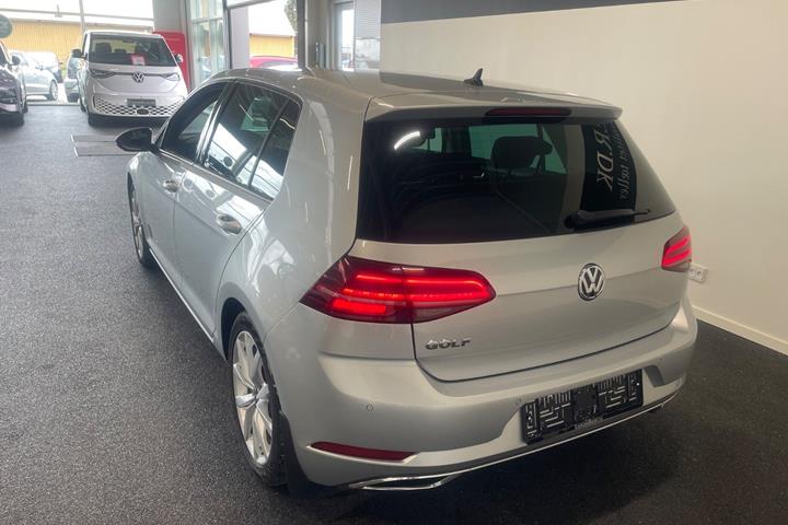 Sølv VW Golf VII fra 2019