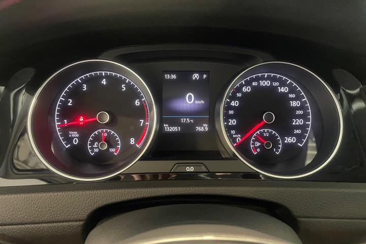 Sølv VW Golf VII fra 2019
