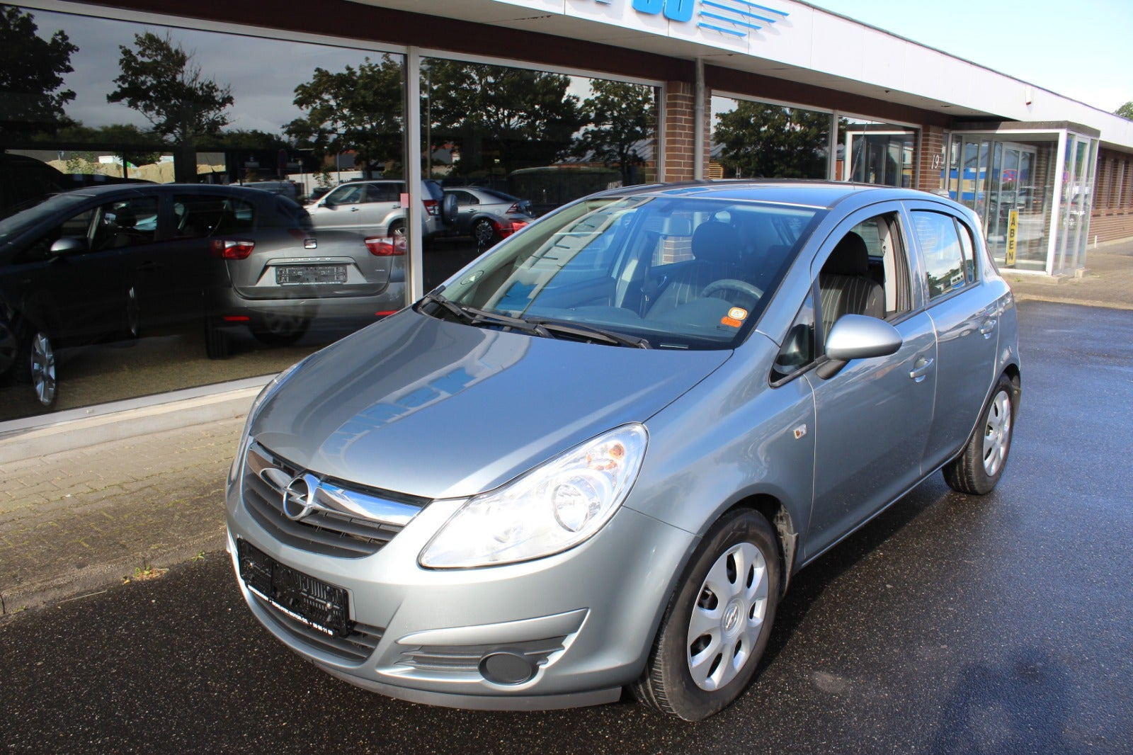Grå Opel Corsa fra 2011