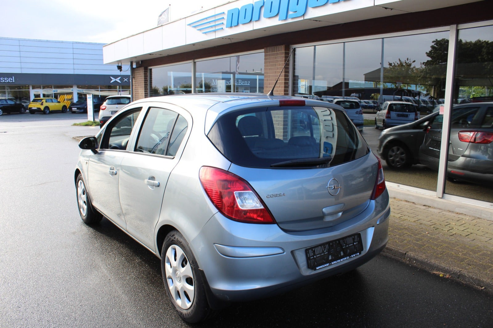 Grå Opel Corsa fra 2011