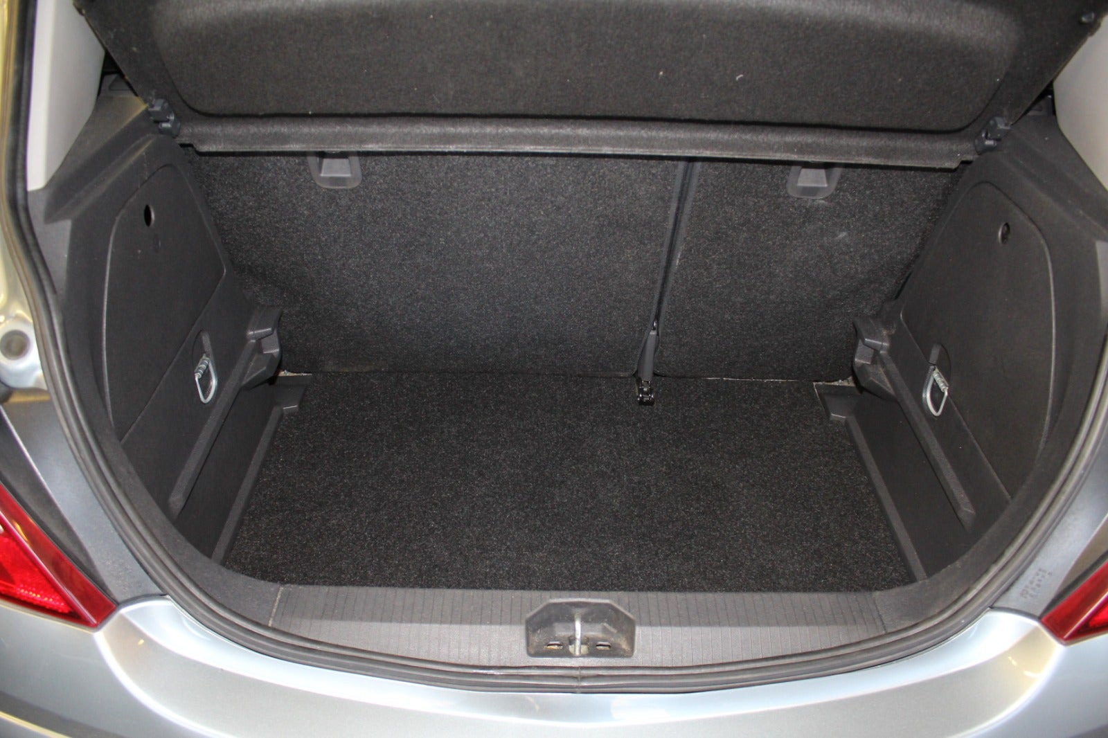 Grå Opel Corsa fra 2011