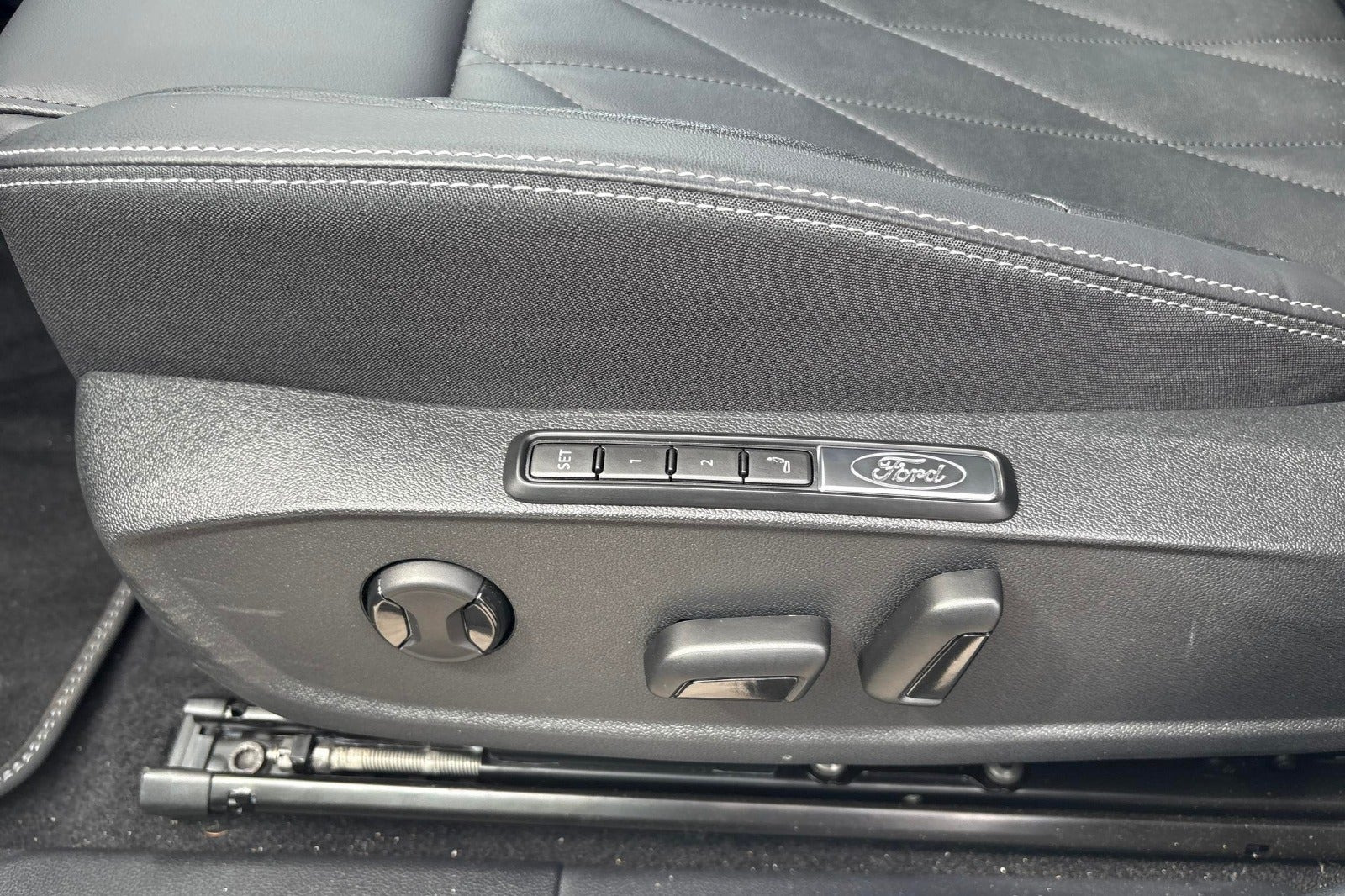 Blå Ford Explorer fra 2025