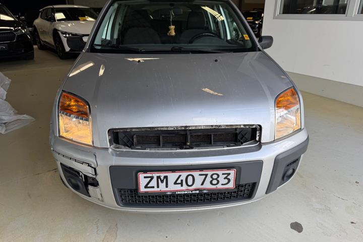 undefined Ford Fusion fra 2008 set udefra