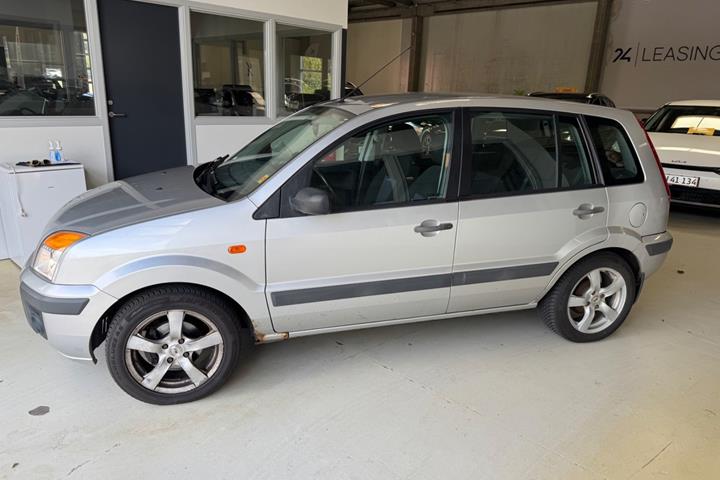 undefined Ford Fusion fra 2008 set udefra