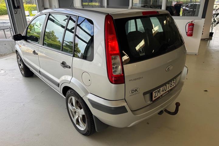 undefined Ford Fusion fra 2008 set udefra