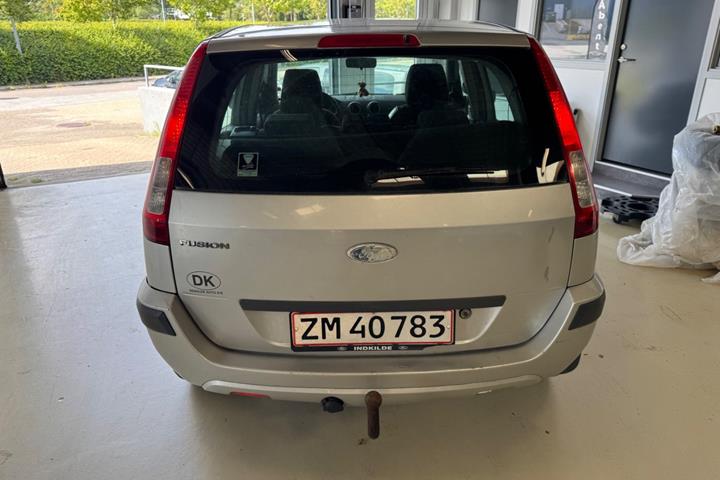 undefined Ford Fusion fra 2008 set udefra