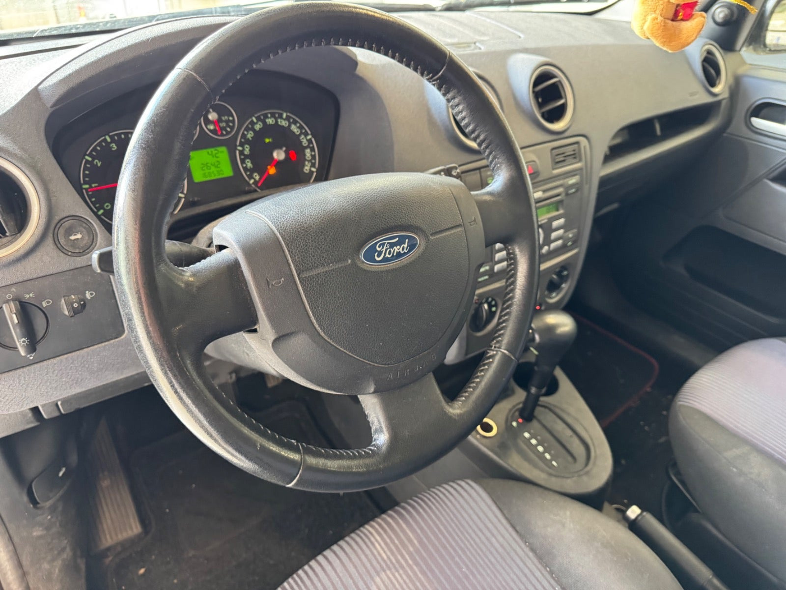 undefined Ford Fusion fra 2008 set indefra