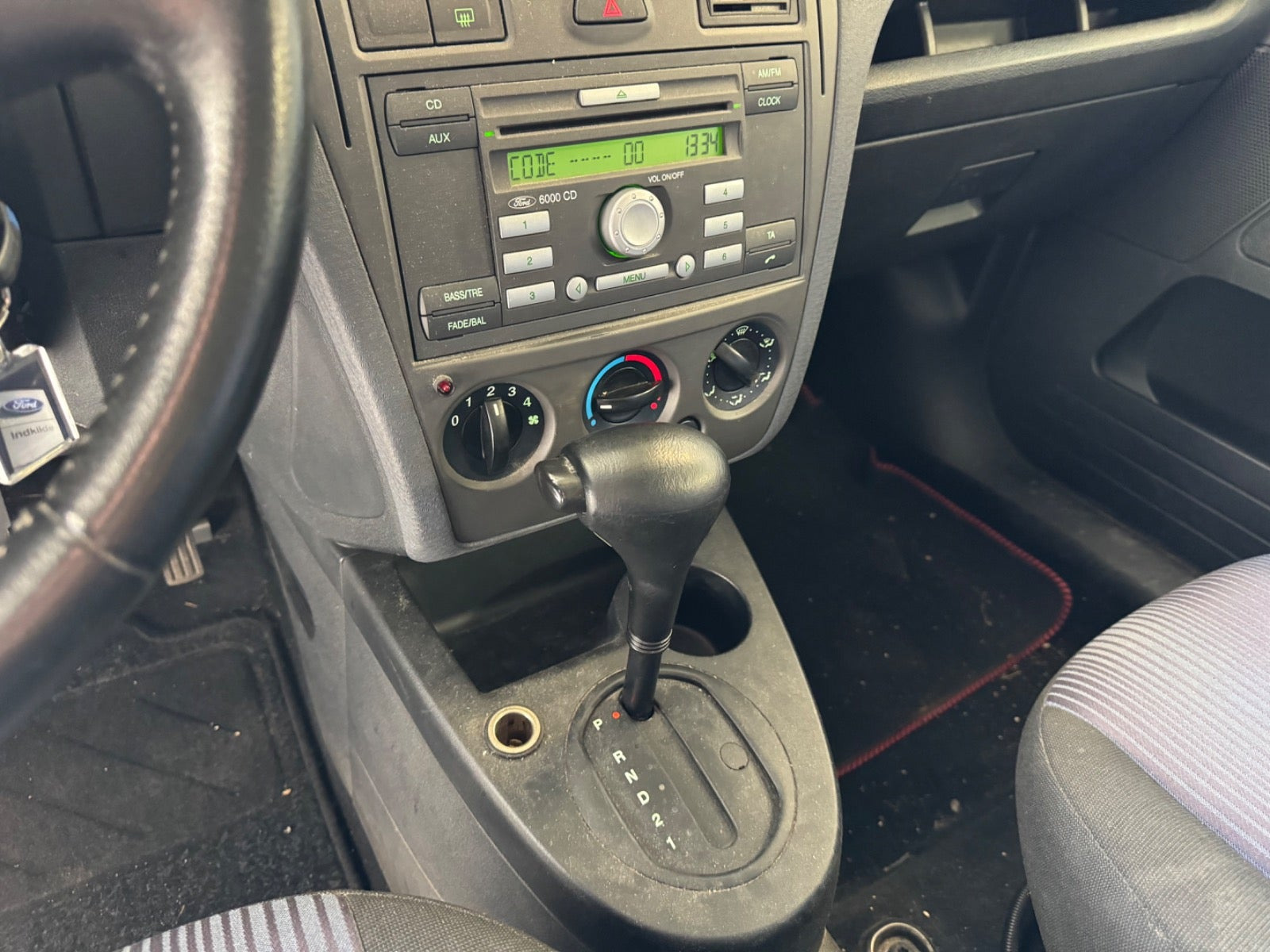 undefined Ford Fusion fra 2008 set indefra