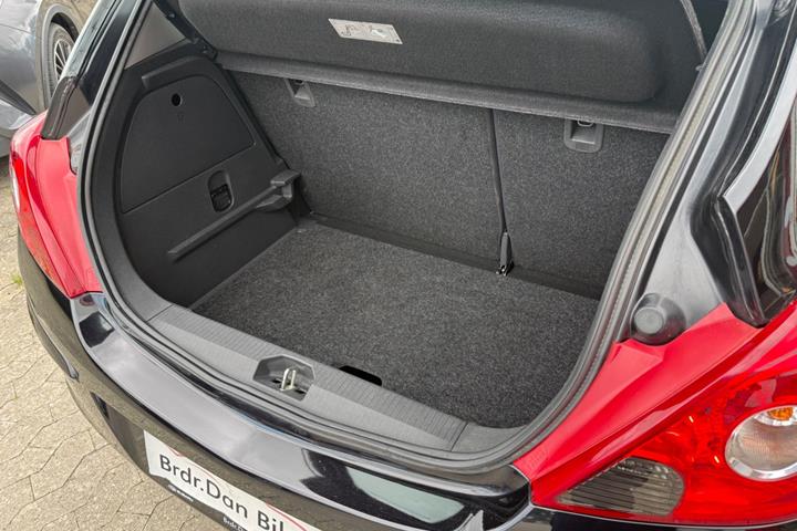 Grøn Opel Corsa fra 2007