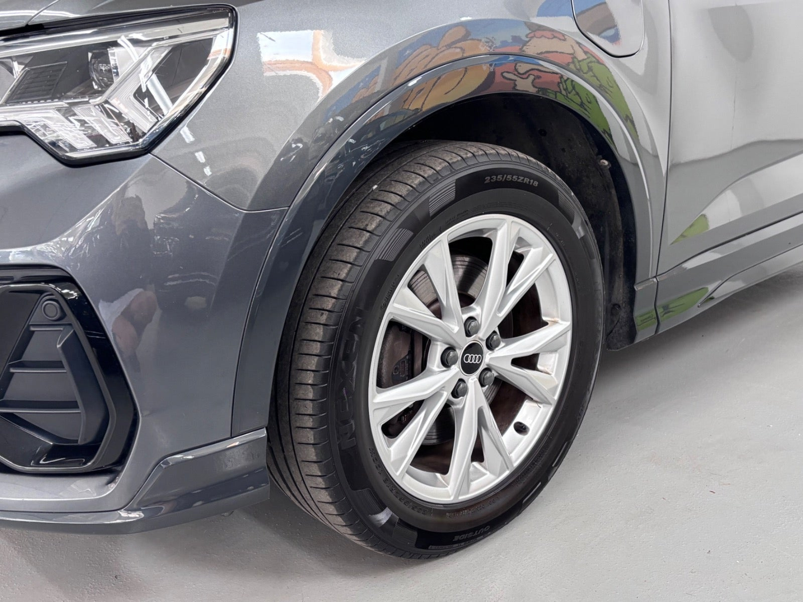 Grå Audi Q3 fra 2021