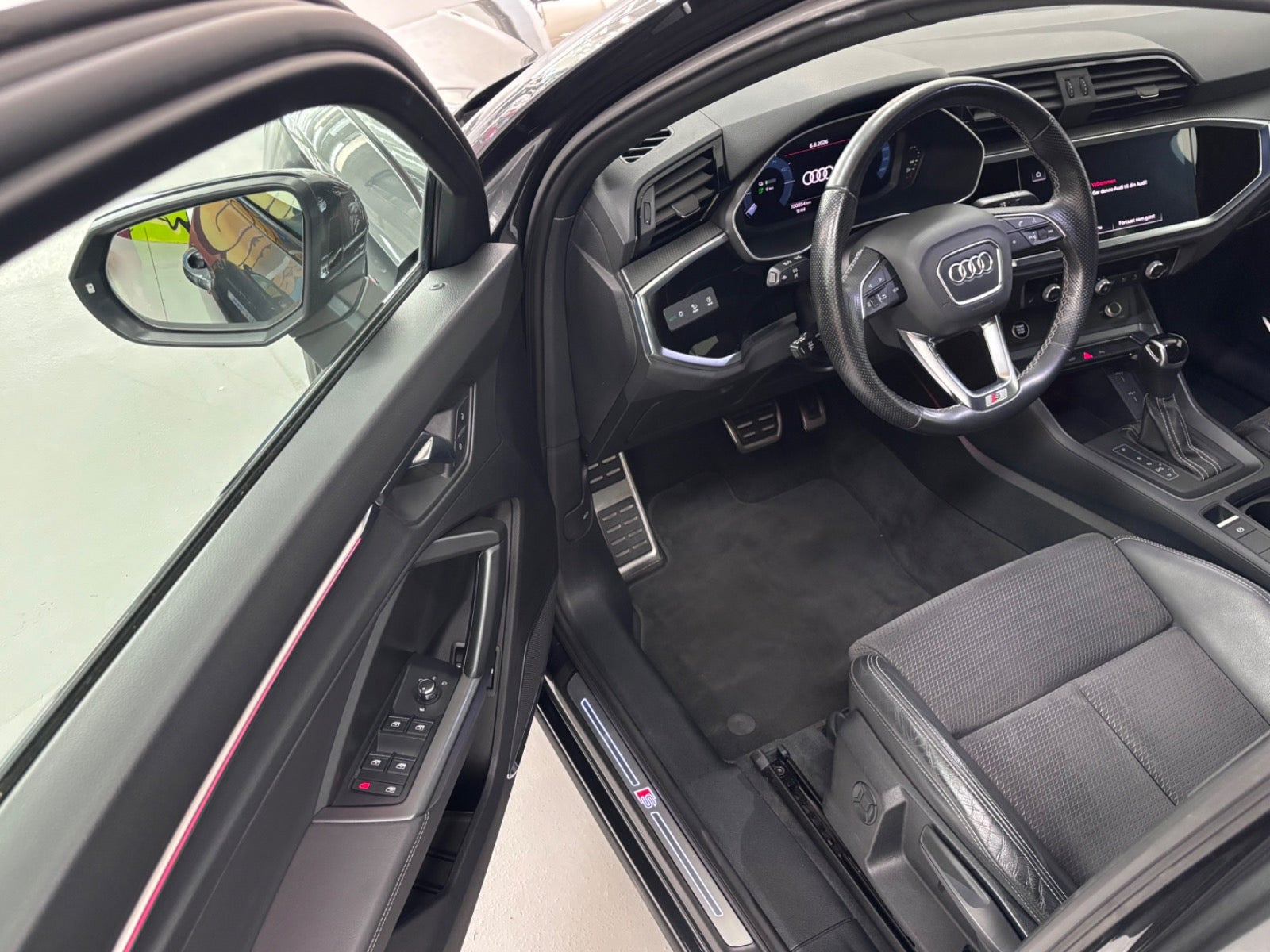 Grå Audi Q3 fra 2021
