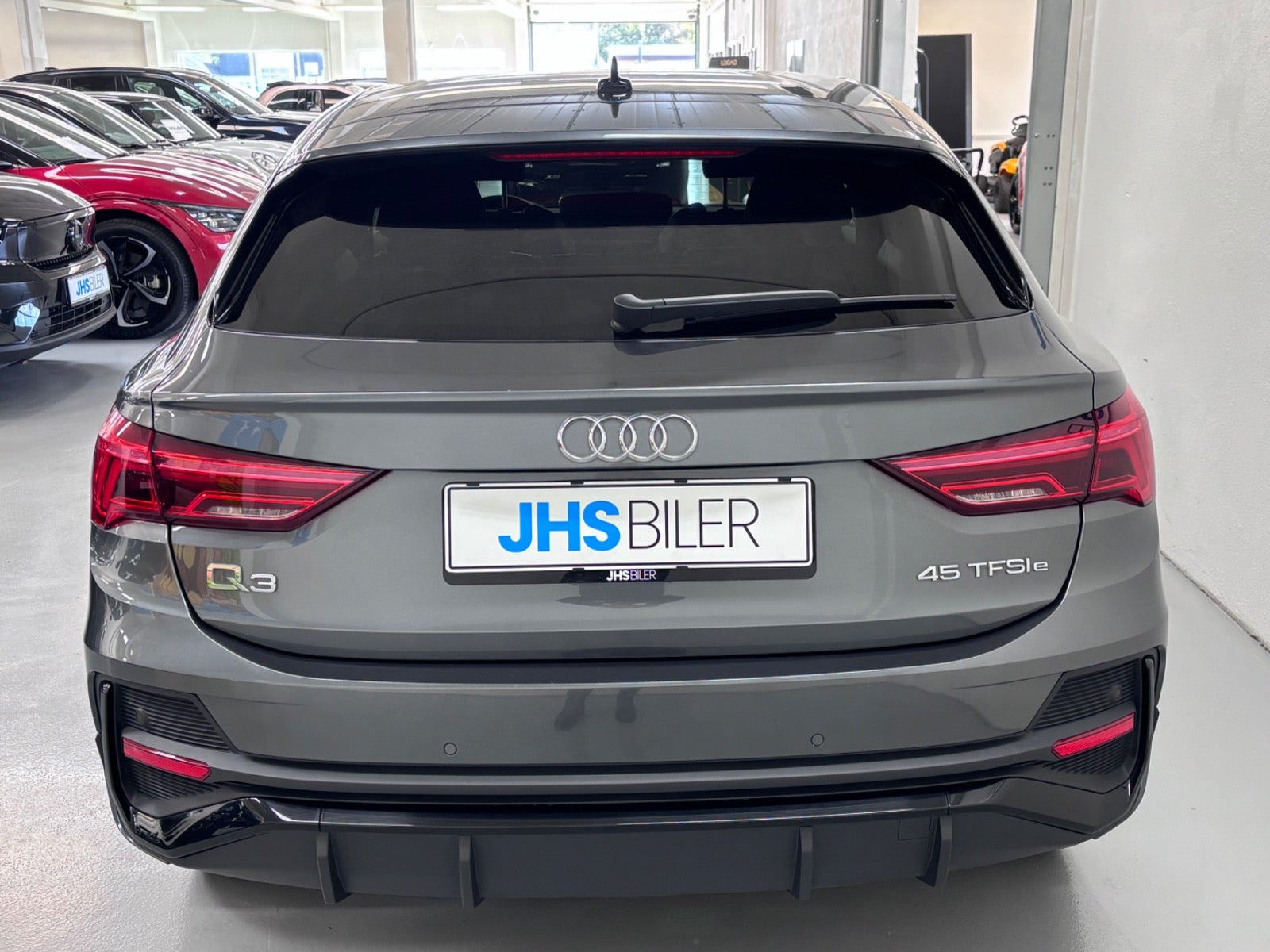 Grå Audi Q3 fra 2021