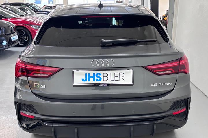 Grå Audi Q3 fra 2021