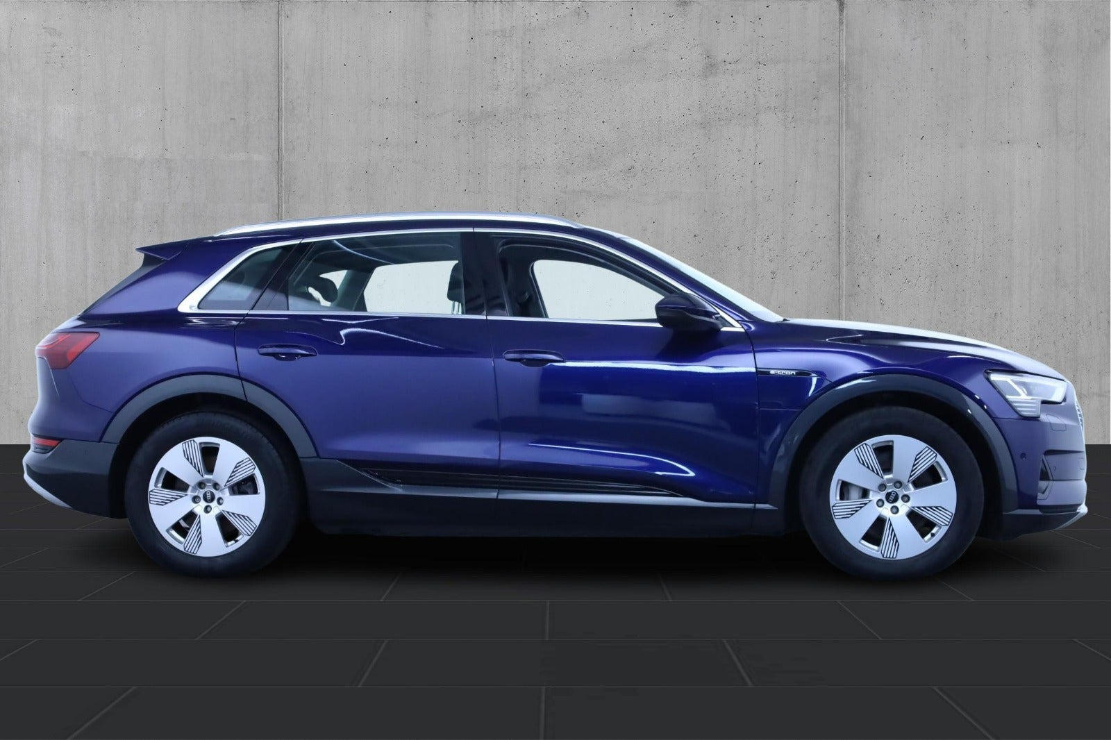 Blå Audi e-tron fra 2022