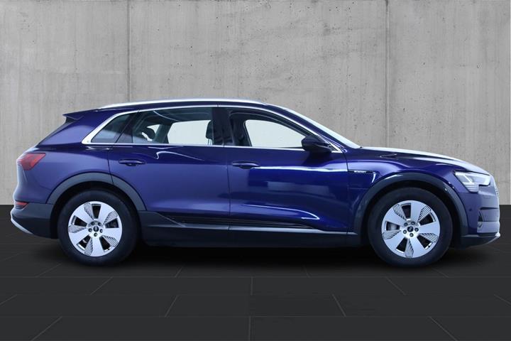 Blå Audi e-tron fra 2022