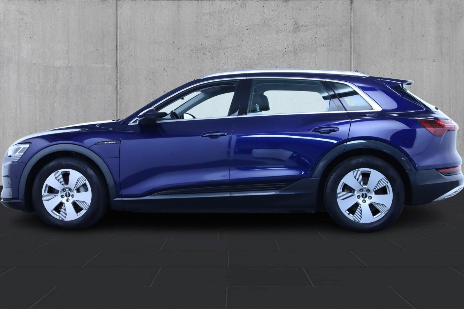 Blå Audi e-tron fra 2022
