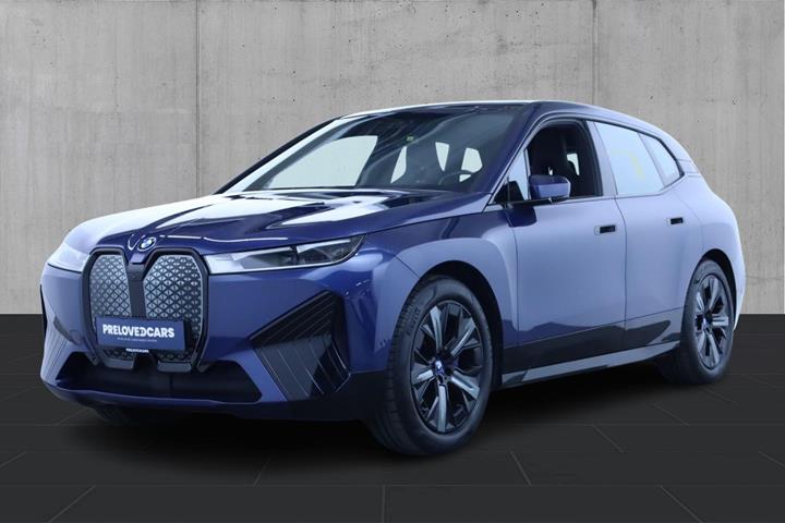 Blå BMW iX fra 2022