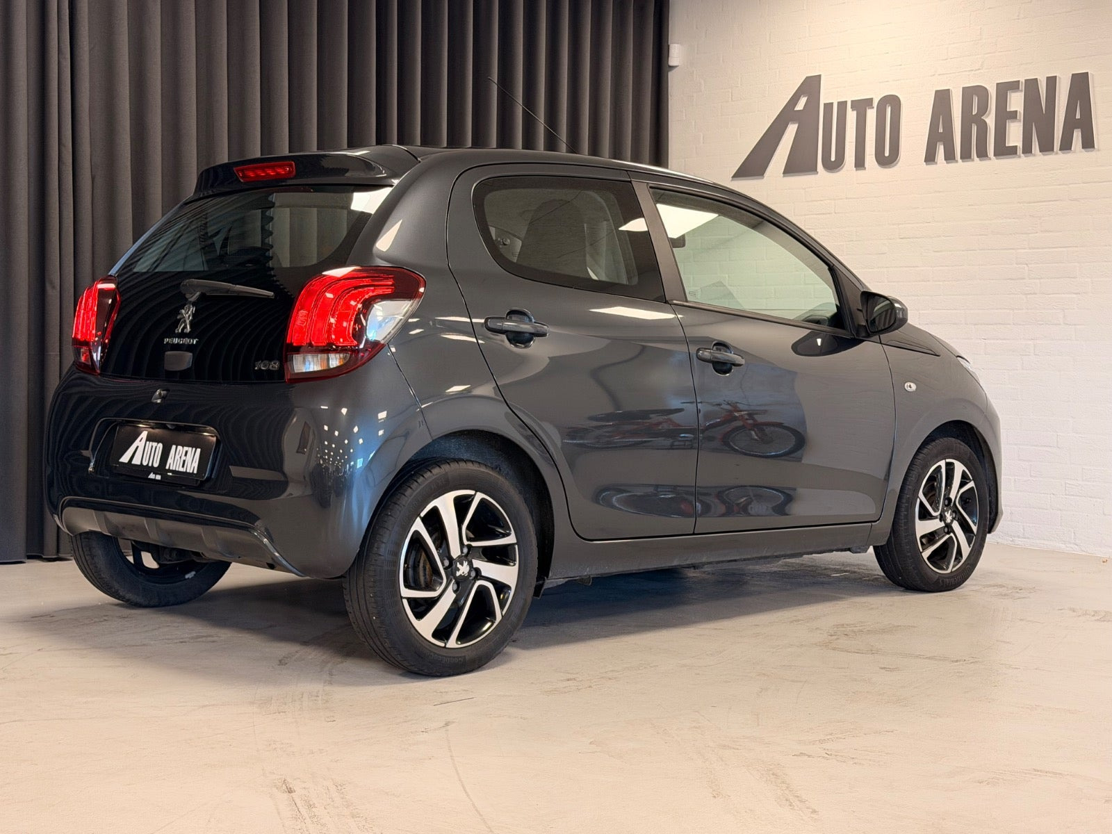 Grå Peugeot 108 fra 2019