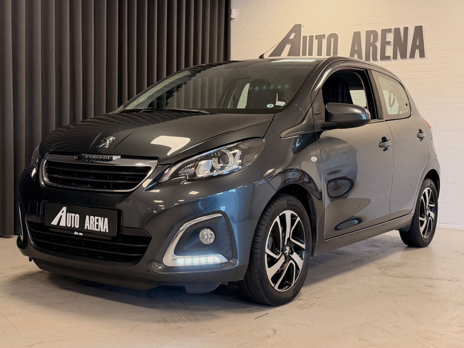 Grå Peugeot 108 fra 2019