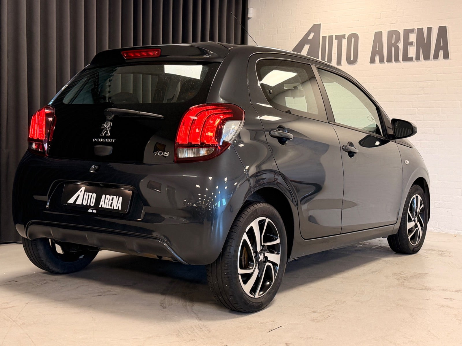 Grå Peugeot 108 fra 2019