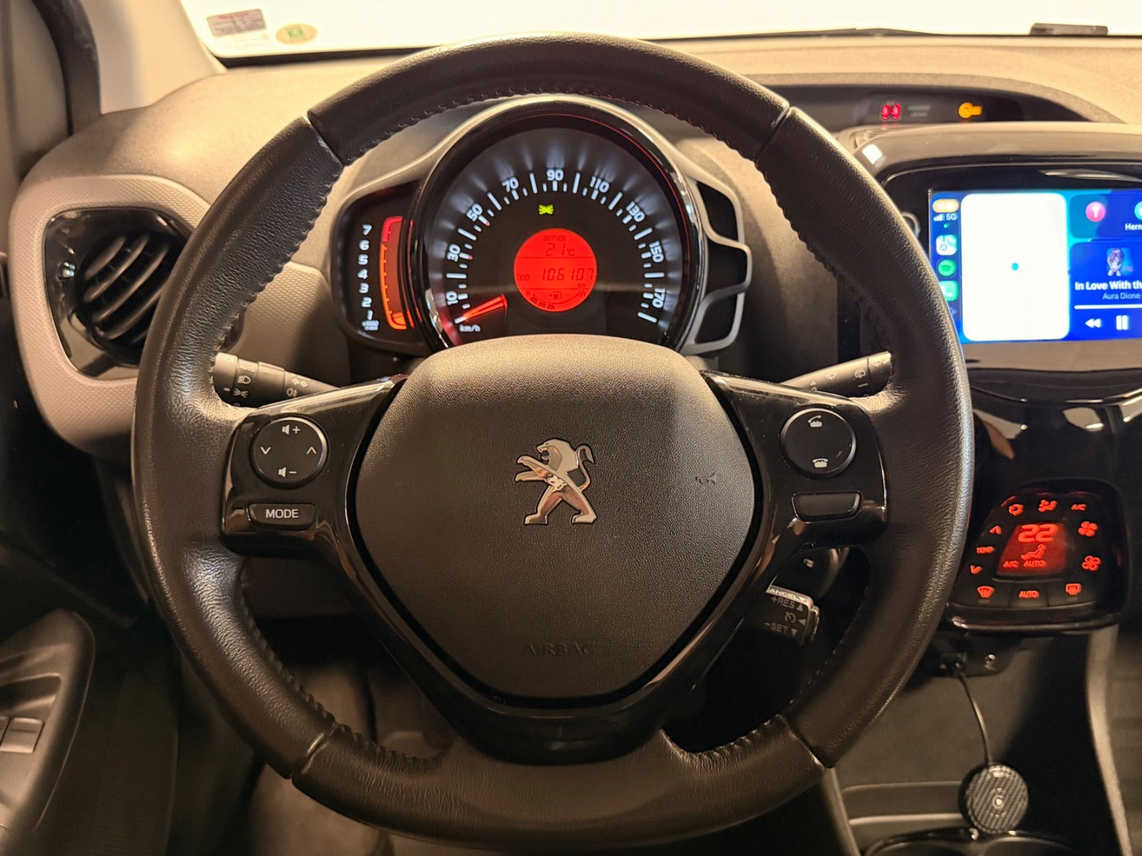 Grå Peugeot 108 fra 2019