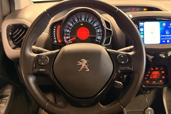 Grå Peugeot 108 fra 2019