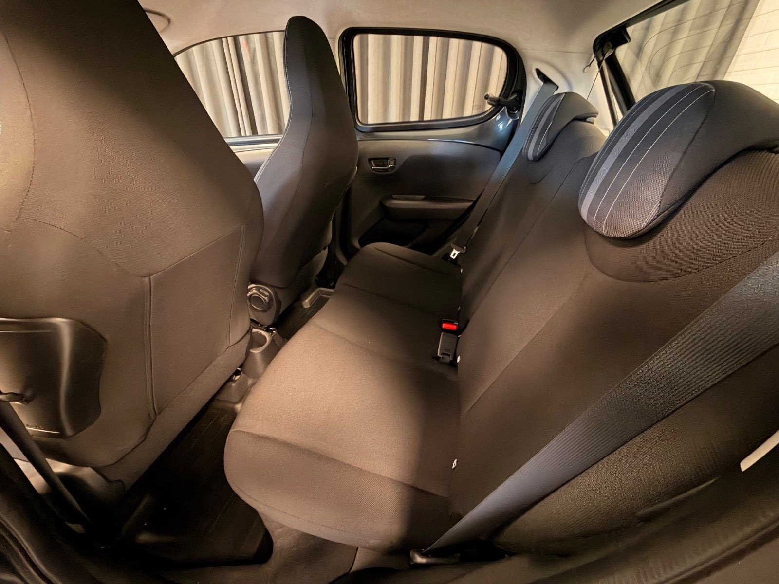Grå Peugeot 108 fra 2019
