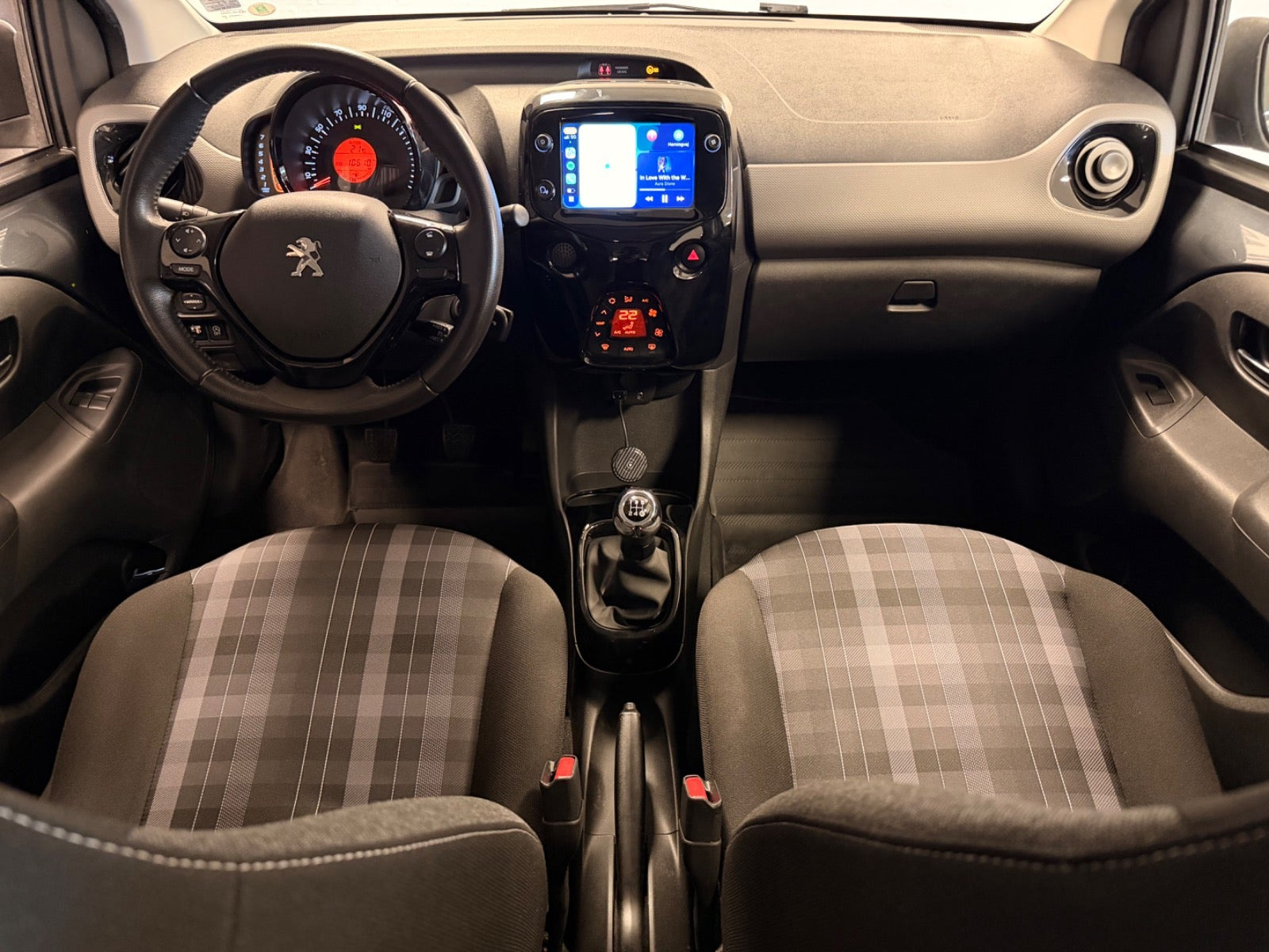 Grå Peugeot 108 fra 2019