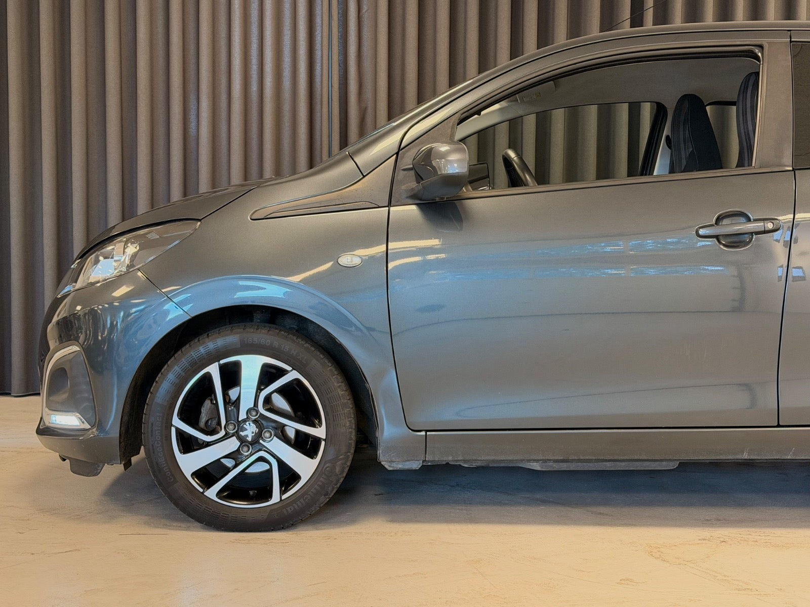 Grå Peugeot 108 fra 2019