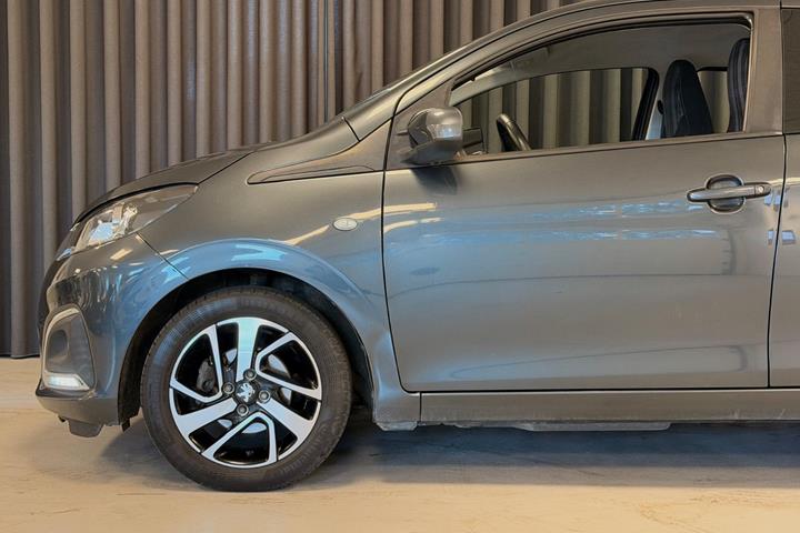 Grå Peugeot 108 fra 2019