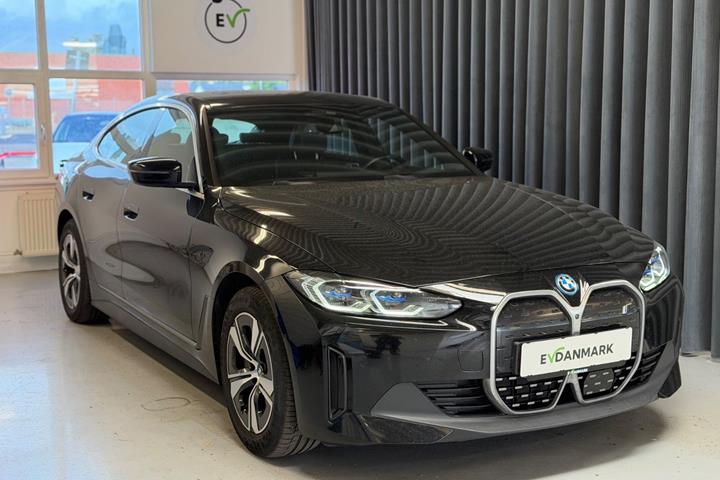 Sort BMW i4 fra 2023