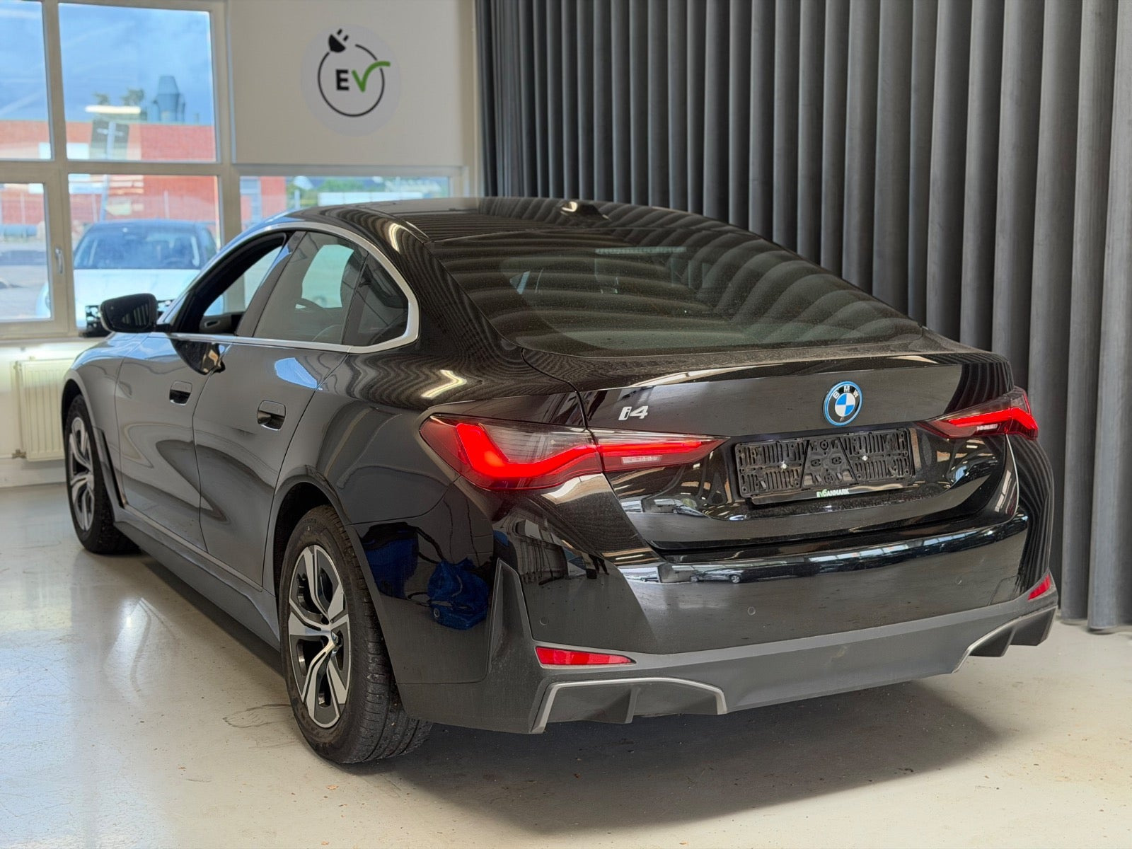 Sort BMW i4 fra 2023