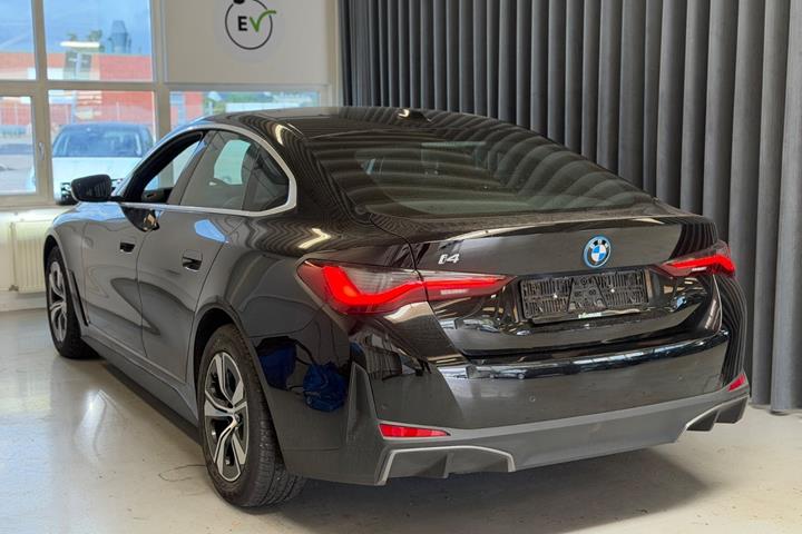 Sort BMW i4 fra 2023