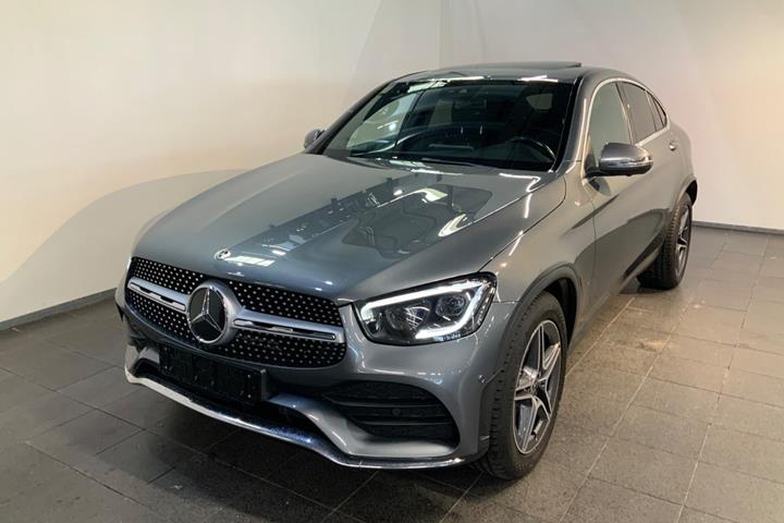 Grå Mercedes GLC220 d fra 2020 set udefra