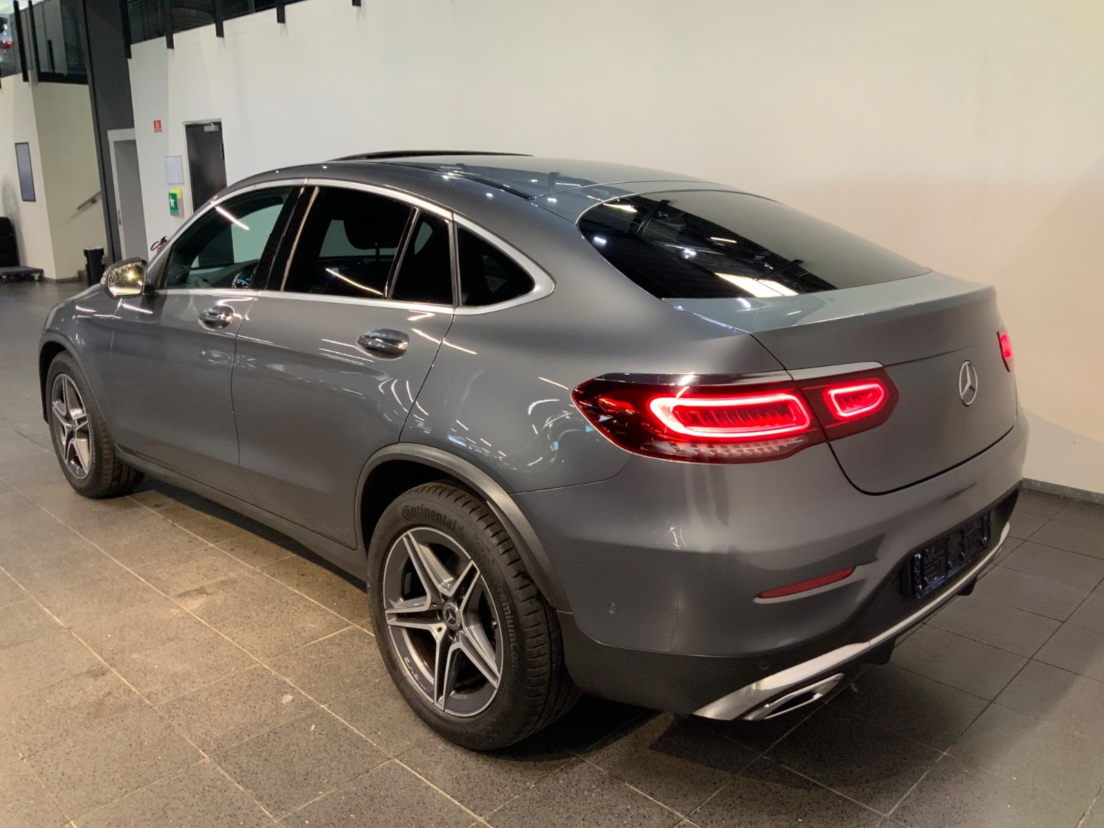 Grå Mercedes GLC220 d fra 2020