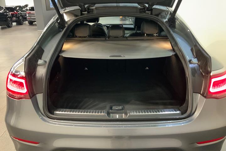 Grå Mercedes GLC220 d fra 2020