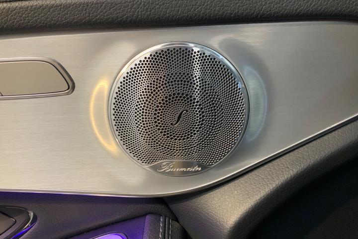 Grå Mercedes GLC220 d fra 2020