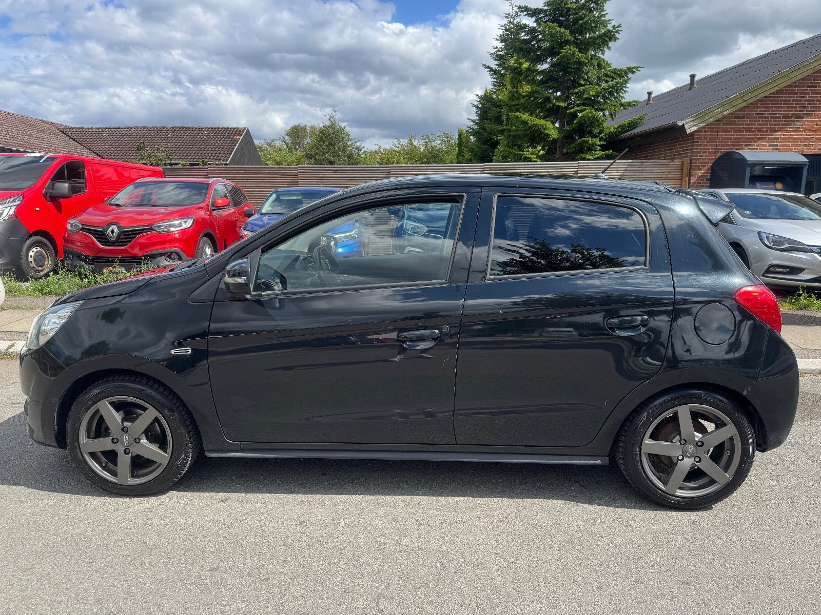 undefined Mitsubishi Space Star fra 2015