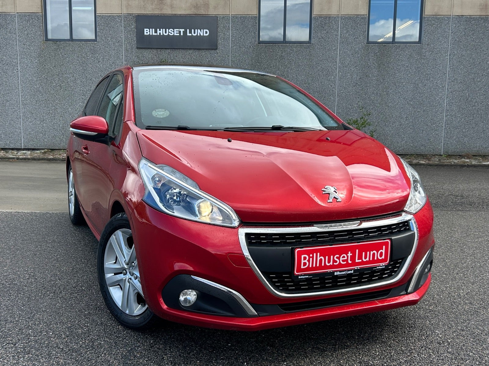 Peugeot 208 1,2 VTi 82 Signature Sky