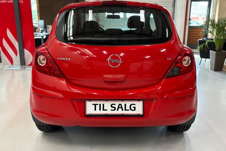 Rød Opel Corsa fra 2008