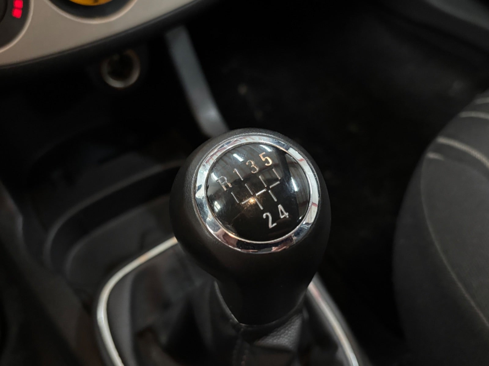Rød Opel Corsa fra 2008