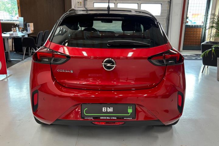Rød Opel Corsa-e fra 2023