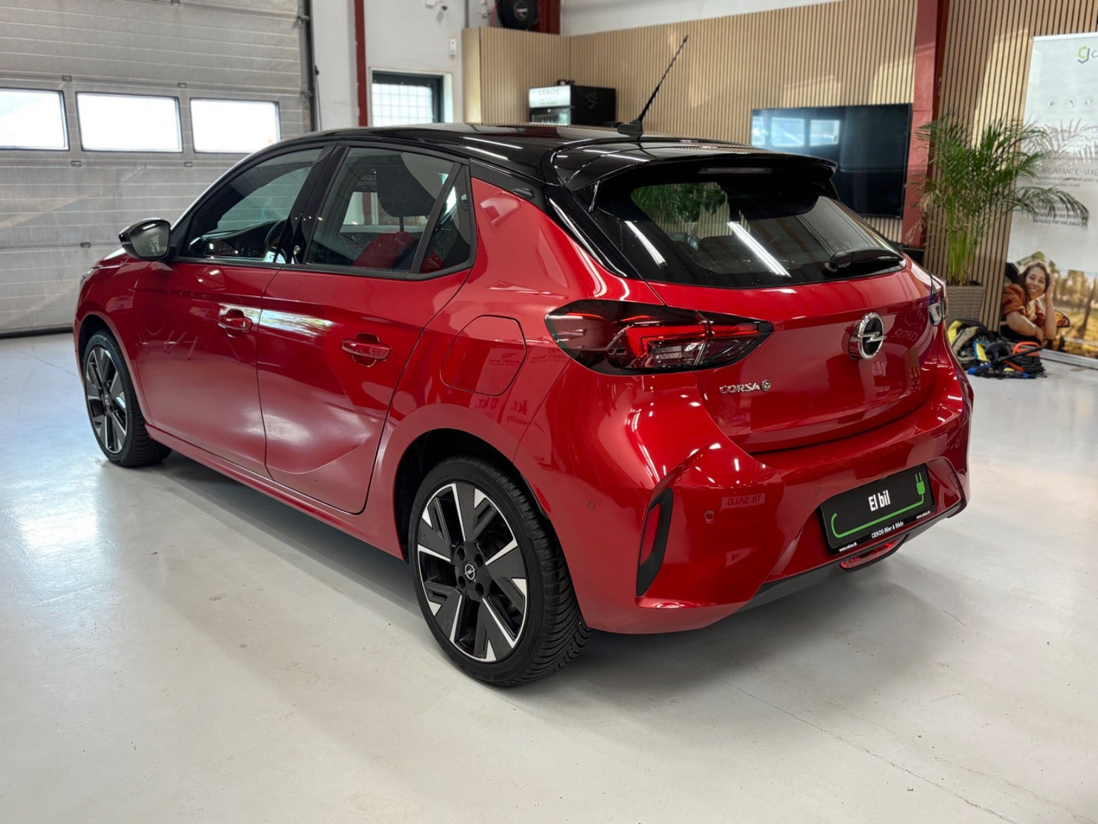 Rød Opel Corsa-e fra 2023