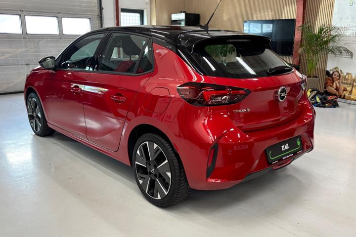 Rød Opel Corsa-e fra 2023