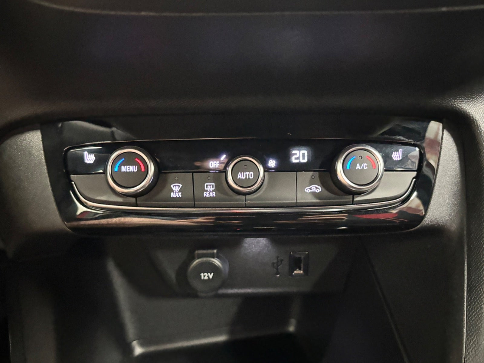 Rød Opel Corsa-e fra 2023