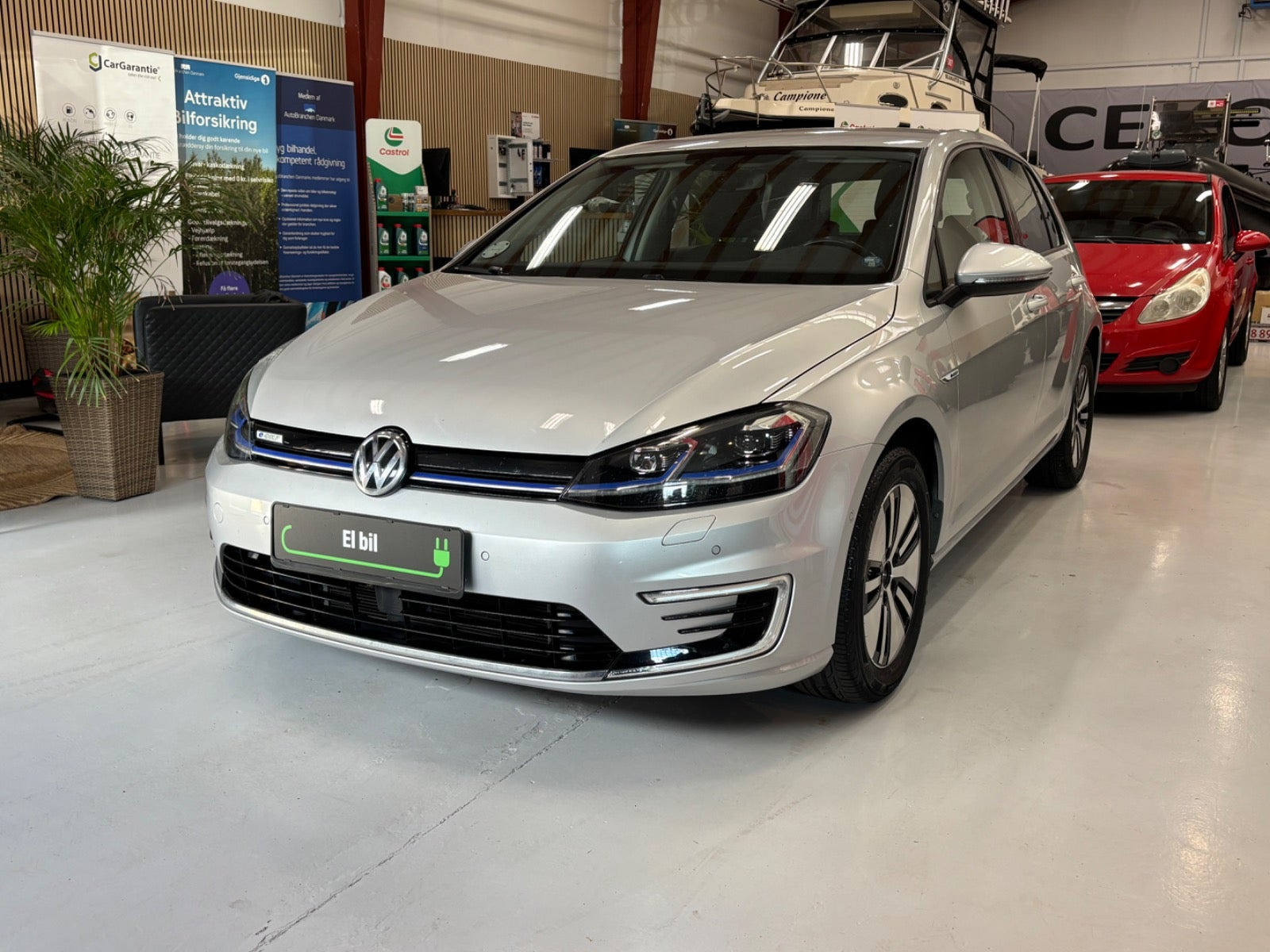 Sølv VW e-Golf VII fra 2019