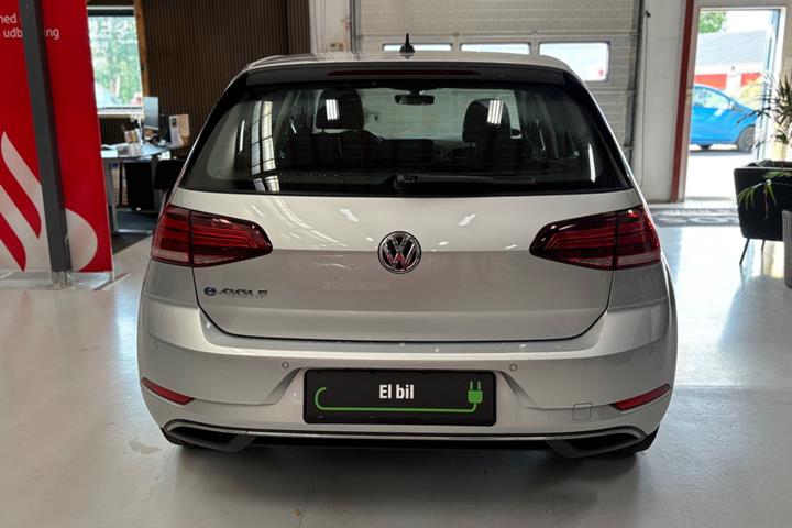 Sølv VW e-Golf VII fra 2019